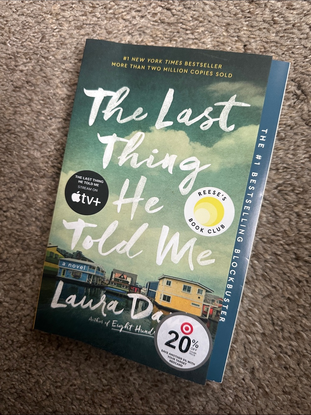 The last thing he told me by Laura Dave paperback